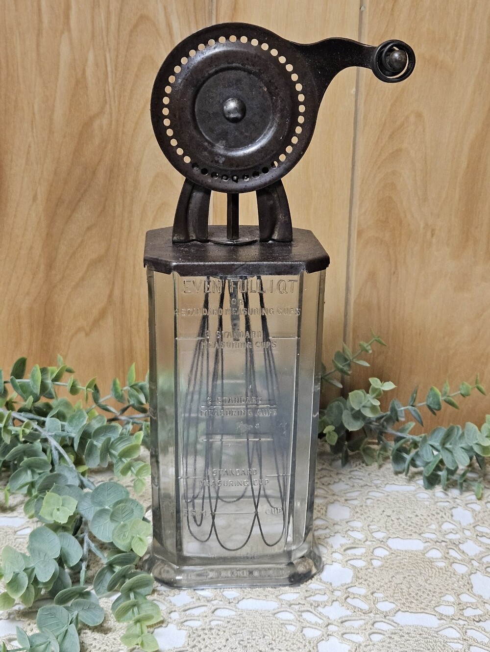 Vtg New Keystone Culinary Hand-Crank Egg Beater & Glass Measuring Jar 1920s USA